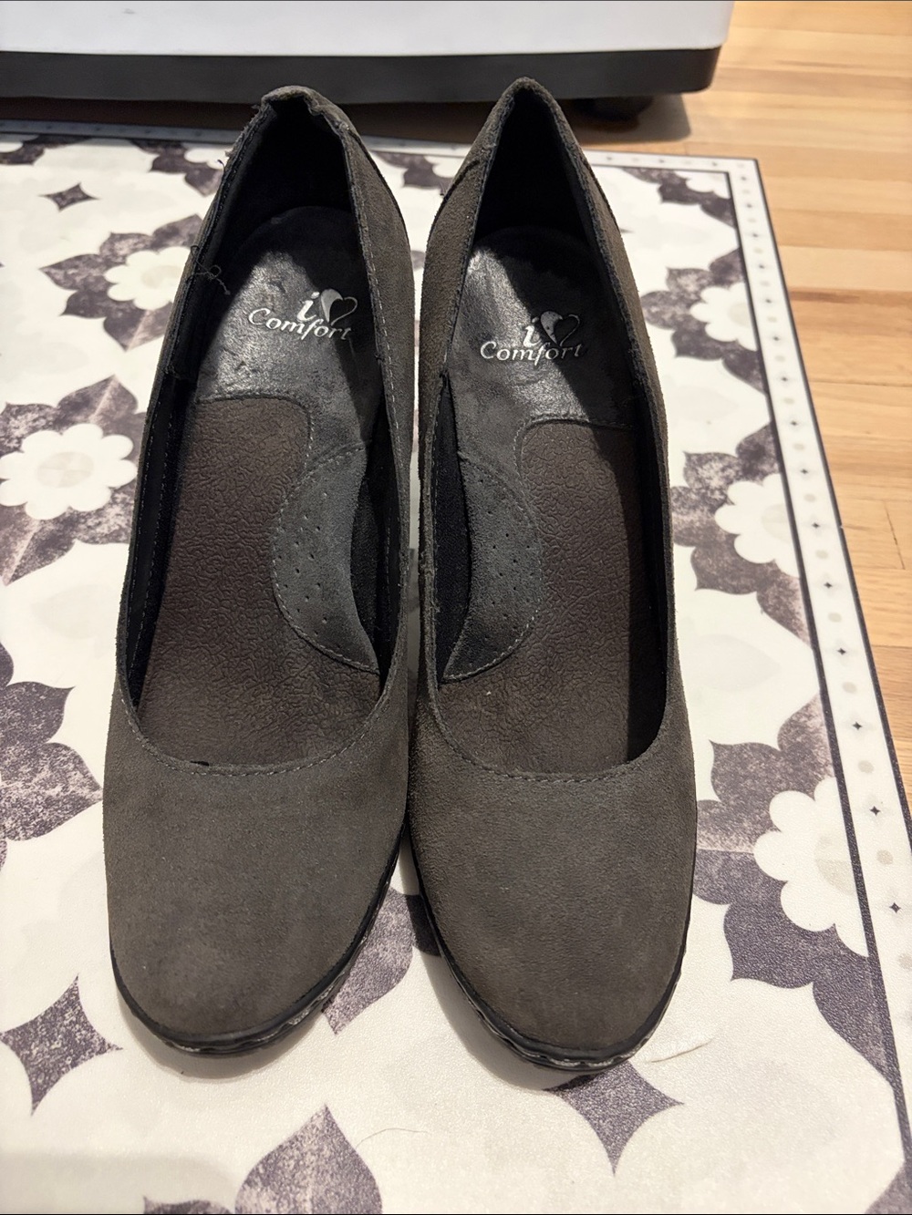 I love comfort Women's Gray Suede Pumps
